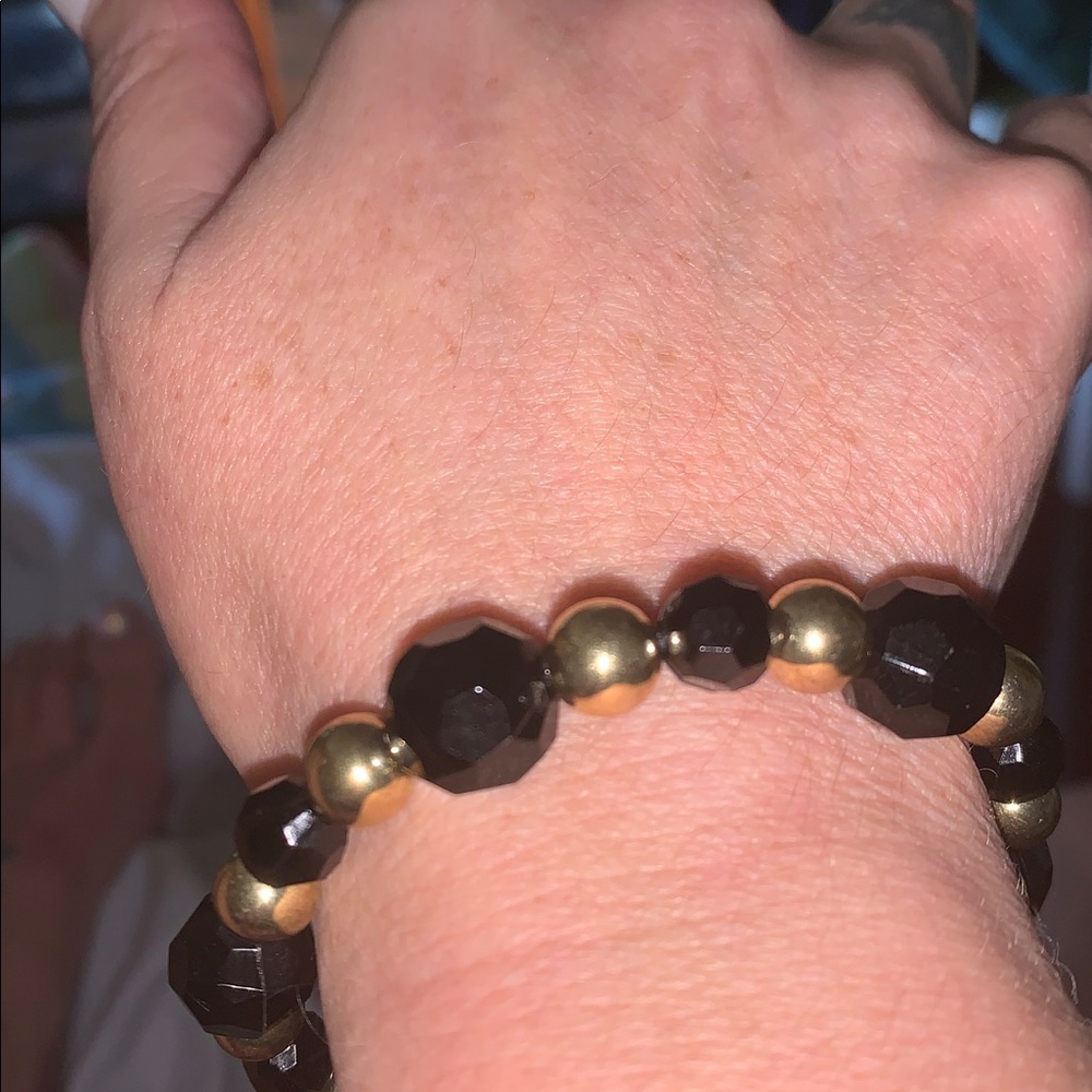 Elegant Black and Gold Beaded stretch Bracelet - Picture 4 of 5